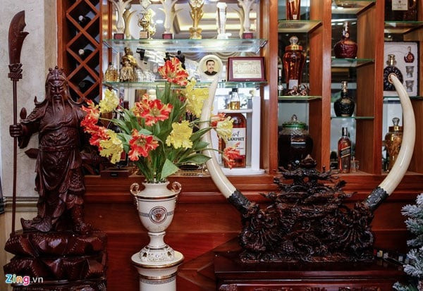 Biệt thự 3 tầng lầu của 'vua màn bạc' thập niên 90: Tọa lạc ở khu phố đắc địa, nội thất chuẩn 5 sao, sân vườn xanh mát- Ảnh 2. Biệt thự 3 tầng lầu của 'vua màn bạc' thập niên 90: Tọa lạc ở khu phố đắc địa, nội thất chuẩn 5 sao, sân vườn xanh mát- Ảnh 2.