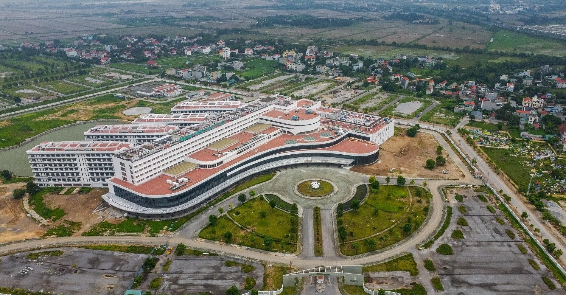 Việt Nam sắp có thêm 2 bệnh viện hạng đặc biệt, đã được Phó Thủ tướng chỉ đạo- Ảnh 1.