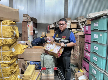 Triệt phá loạt kho hàng giả online, thu giữ hơn 700.000 sản phẩm vitamin, mỹ phẩm giả chứa chất độc hại nhái nhiều thương hiệu nổi tiếng