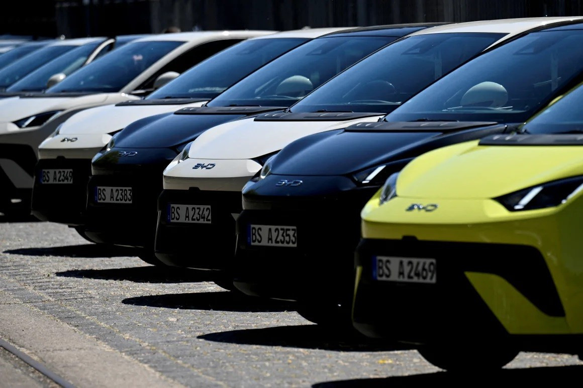 Xe điện BYD tại sự kiện giới thiệu xe ở Berlin vào tháng 5/2025. (Ảnh: Annegret Hilse/Reuters) 2.jpg