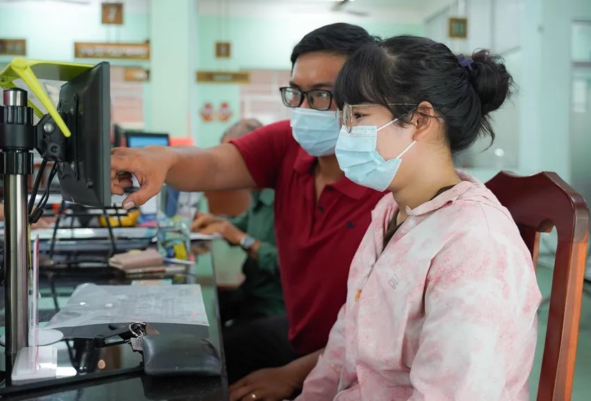 Từ nay, công chức có hành vi gây bức xúc trong dư luận sẽ bị tạm đình chỉ công tác - ảnh 2