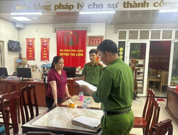 Bắt một Trưởng văn phòng Công chứng