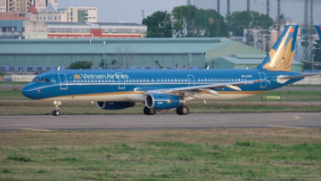 Máy bay Vietnam Airlines đi Campuchia hạ cánh khẩn cấp