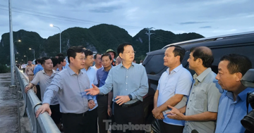 Phó Thủ tướng Chính phủ Mai Văn Chính: Nâng hạ tầng giao thông, xây khu dân cư tránh lũ