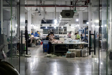 Top 'công xưởng thời trang' toàn cầu: Trung Quốc không còn là 'vua', Việt Nam tiếp tục tiến lên và bất ngờ đến từ Campuchia
