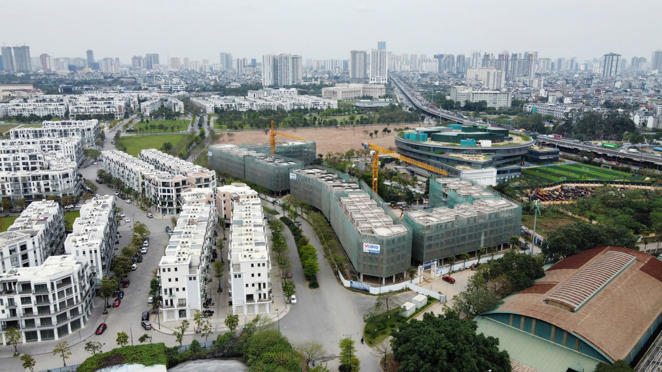 Nửa đầu năm 2025, nguồn cung nhà ở thấp tầng tại Hà Nội đạt khoảng 4,700 căn, gấp 6 lần so với cùng kỳ năm trước. z6459433184419-d9b5f03262501f5a51c17d7ae33f2785.jpg