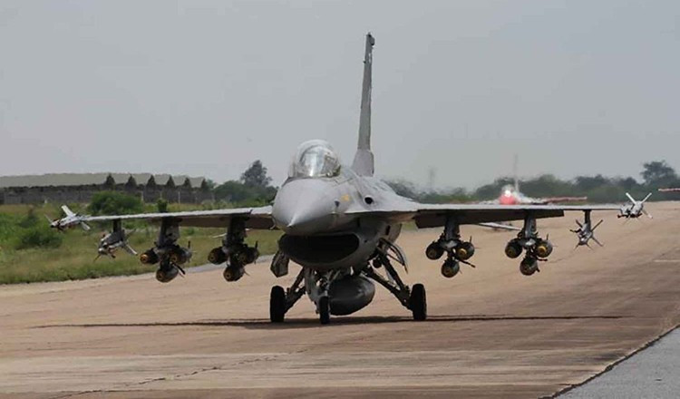 Thái Lan khẳng định đội F-16 của họ đã trở về căn cứ nguyên vẹn. f-16.jpg
