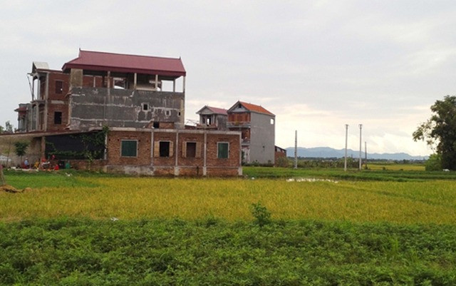 Từ giờ, xây nhà trái phép trên đất nông nghiệp sẽ bị xử phạt nghiêm khắc- Ảnh 1. Từ giờ, xây nhà trái phép trên đất nông nghiệp sẽ bị xử phạt nghiêm khắc- Ảnh 1.