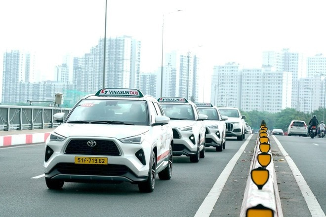 Trước lệnh cấm xe xăng, ông lớn taxi Vinasun (<a style='text-decoration: none;' href='/VNS'>VNS</a>) dốc hàng trăm tỷ đồng mua 550 chiếc hybrid
