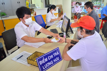 Chưa đầy 5 ngày nữa, người nhận lương hưu, trợ cấp BHXH bằng tiền mặt sẽ có một thay đổi lớn