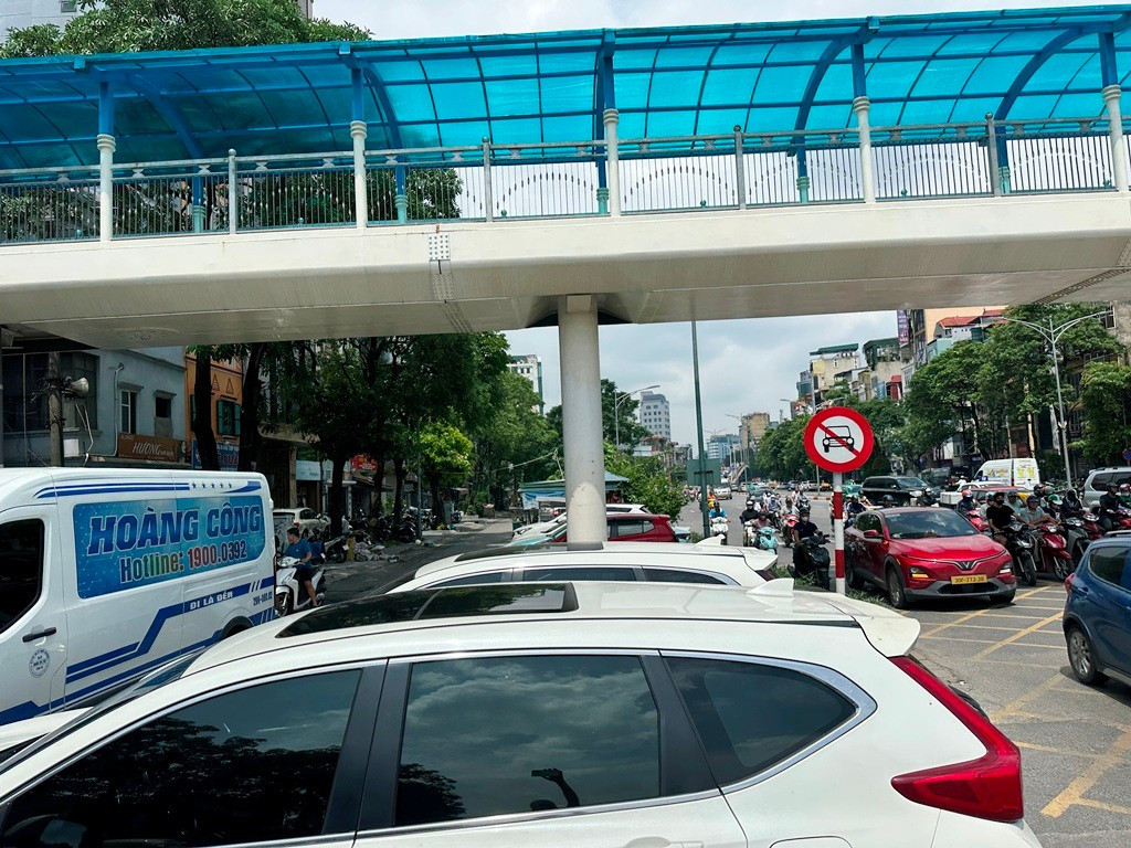 Bãi xe thứ 2, dự kiến nằm ở vỉa hè, dải phân cách và khoảng đất trống dọc tuyến đường Trần Khát Chân, đoạn từ nút giao phố Bạch Mai đến đoạn giao với phố Lạc Nghiệp, dài hơn 500m. 3.jpg