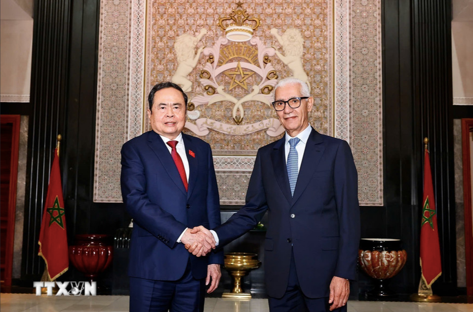 Chủ tịch Hạ viện Morocco Rachid Talbi Alami đón Chủ tịch Quốc hội Trần Thanh Mẫn. Ảnh: TTXVN screen-shot-2025-07-25-at-90442-pm.png