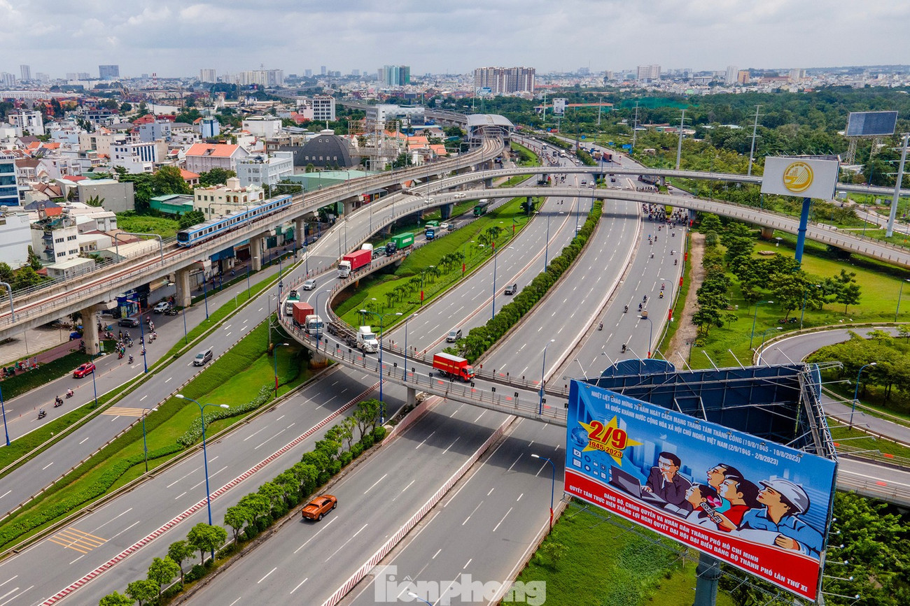 Nếu vận dụng hiệu quả cơ chế mới, các dự án giao thông tại TPHCM sẽ rút ngắn đáng kể thời gian chuẩn bị đầu tư và tổ chức lựa chọn nhà thầu. Ảnh minh họa: Phạm Nguyễn 1111111.jpg