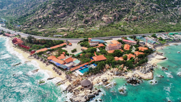 Bãi biển đẹp tựa ‘viên ngọc ẩn’ tọa lạc tại vùng ít bão nhất Việt Nam