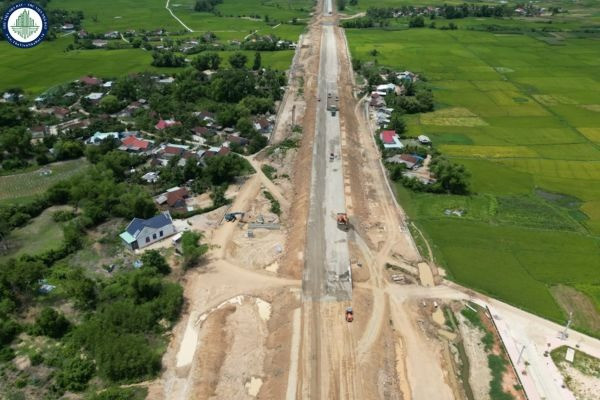 Cao tốc 12.400 tỷ gây nứt nhà dân khi thi công sắp thông xe: Chủ đầu tư hứa sẽ đền bù- Ảnh 2. Cao tốc 12.400 tỷ gây nứt nhà dân khi thi công sắp thông xe: Chủ đầu tư hứa sẽ đền bù- Ảnh 2.