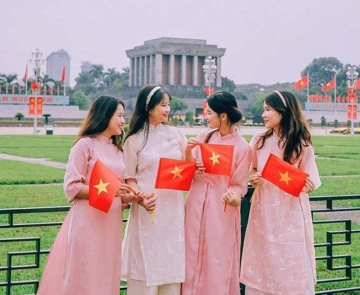 Du khách đến Hà Nội dịp Quốc khánh 2/9 tăng mạnh nhờ sức hút của 'tour yêu nước'