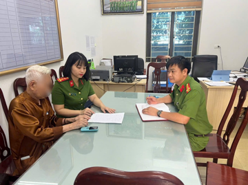 Ông H. định bán 1 cây vàng để lấy tiền cứu vợ, con gái lập tức dẫn bố lên công an phường trình báo