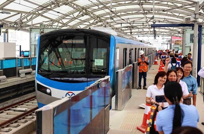 Đề xuất thí điểm bán hàng trong nhà ga metro Bến Thành - Suối Tiên