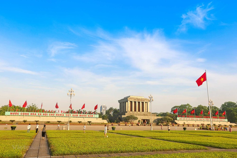 Du khách đến Hà Nội dịp Quốc khánh 2/9 tăng mạnh nhờ sức hút của 'tour yêu nước' - ảnh 1
