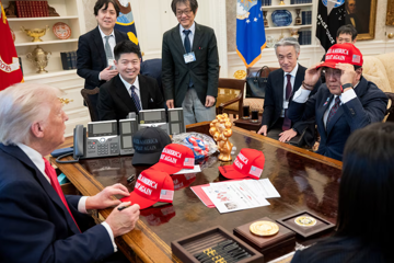 Ông Trump dọa áp thuế 35%, Nhật Bản đương đầu với kịch bản xấu nhất