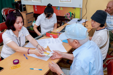 Tin quan trọng: Từ nay, người trên 70 tuổi không có lương hưu sẽ được nhận trợ cấp hưu trí xã hội hàng tháng và được hỗ trợ mai táng phí khi qua đời