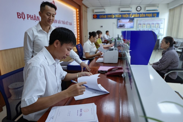 Từ nay, chính thức bỏ hình thức kỷ luật giáng chức và hạ bậc lương đối với cán bộ, công chức vi phạm