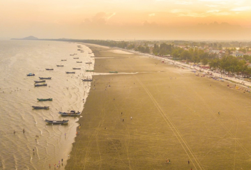 Bãi biển giữ kỷ lục dài nhất Việt Nam trải dài hơn 17km, nằm gần biên giới Việt - Trung