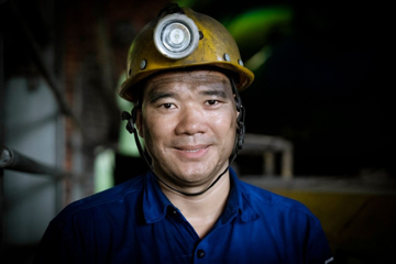 Chính thức trao tặng danh hiệu Anh hùng Lao động cho thợ lò Phạm Đình Duẩn