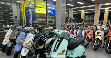Đại lý xe máy TPHCM loay hoay khi khách 'dè chừng' xe xăng