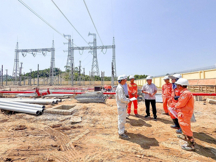 Đường dây 500kV Lào Cai – Vĩnh Yên 7.400 tỷ vào giai đoạn nước rút, lãnh đạo EVN trực tiếp thị sát công trường