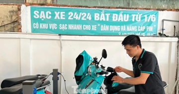 Nở rộ trạm sạc xe điện trong quán cà phê: Chuyên gia nói gì?