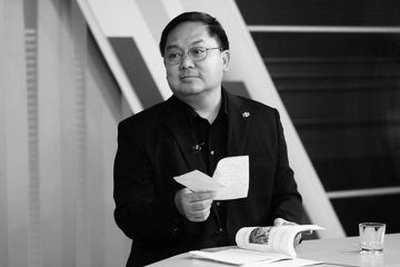 Ông Hoàng Nam Tiến qua đời
