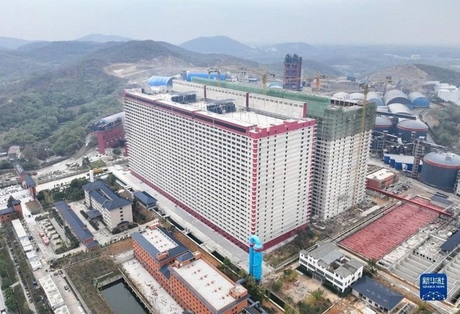 Một mô hình chung cư 26 tầng để nuôi lợn ở Trung Quốc. Ảnh: Xinhua.