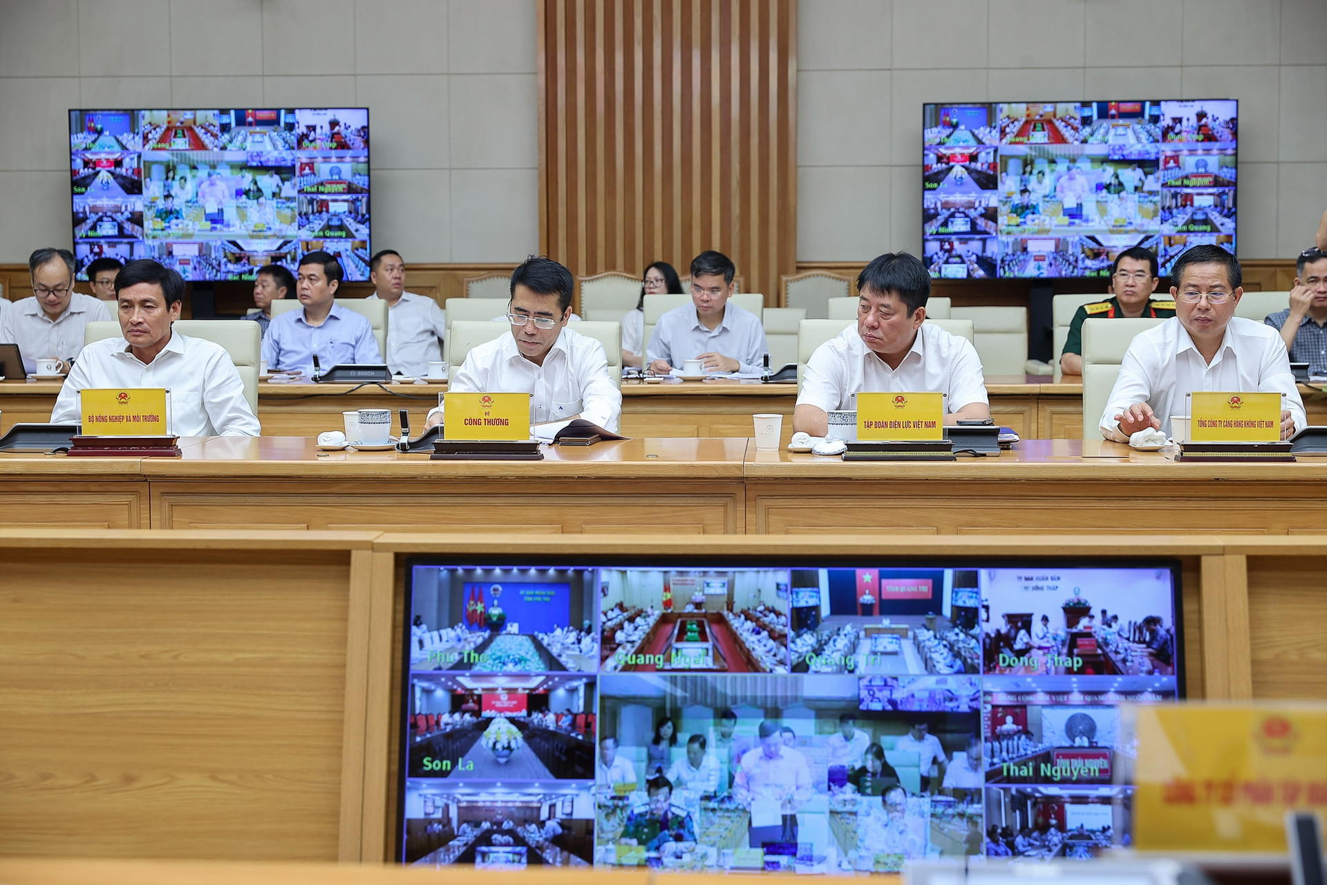 Thủ tướng: 3 mục tiêu lớn cuối năm 2025 để hoàn thành xuất sắc đột phá chiến lược về hạ tầng giao thông- Ảnh 7. Thủ tướng: 3 mục tiêu lớn cuối năm 2025 để hoàn thành xuất sắc đột phá chiến lược về hạ tầng giao thông- Ảnh 7.