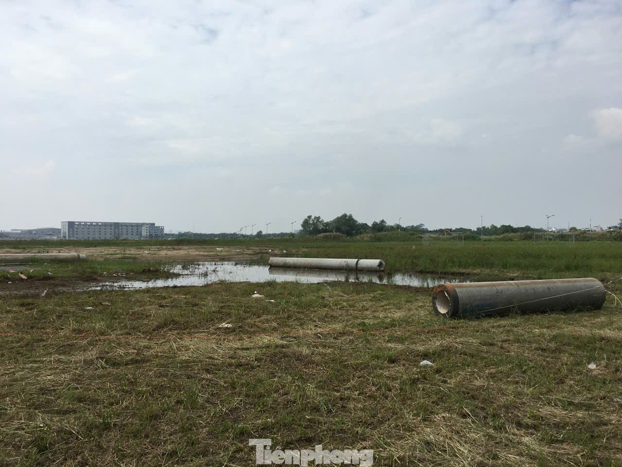 Hiện mức thuế sử dụng đất đối với người dân, đặc biệt khi chuyển mục đích sử dụng từ đất nông nghiệp sang đất ở là quá cao. tp-5.jpg