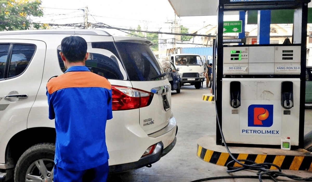 Từ 1/8, sẽ thí điểm bán loại xăng mới ở TP. HCM: Giá rẻ hơn RON 95, thân thiện hơn với môi trường, khách hàng lại có phản ứng