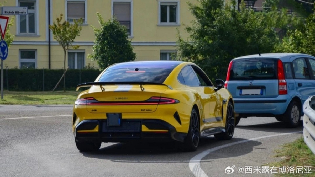 Sau Hyundai, hãng siêu xe Ferrari cũng mua ô tô điện Xiaomi Trung Quốc về để tìm hiểu: Ferrari sẽ trình làng mẫu xe thuần điện đầu tiên trong năm nay?