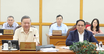 Bộ Chính trị, Ban Bí thư yêu cầu rà soát việc sử dụng biên chế khối chính phủ