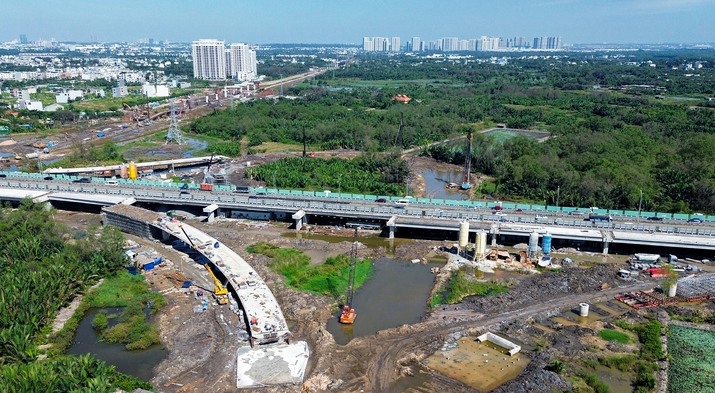 Cây cầu lớn nhất vành đai chiến lược của Đông Nam Bộ, rút ngắn quãng đường TP. HCM - Đồng Nai lỡ hẹn thông xe - Ảnh 2. Cây cầu lớn nhất vành đai chiến lược của Đông Nam Bộ, rút ngắn quãng đường TP. HCM - Đồng Nai lỡ hẹn thông xe - Ảnh 2.