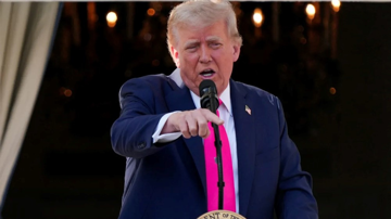 Ông Trump: Đã ký thư áp thuế với 12 quốc gia, sẽ gửi đi vào thứ Hai!