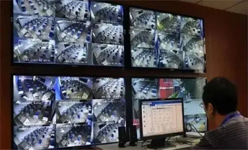 Nam sinh giỏi nhất tỉnh thi đại học lại xếp cuối bảng, xem video giám sát thấy chỉ nộp 3 tờ giấy trắng, biết lý do đằng sau ai cũng bật khóc