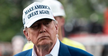 Ông Trump nói đang 'giúp đỡ Ukraine rất nhiều', Nga lên án NATO