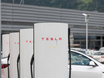 Elon Musk sa lầy chính trị, Tesla khủng hoảng chưa từng có: Doanh số lao dốc 13%, tương lai robotaxi mịt mù