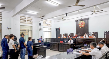 Tuyên án tù nhóm cán bộ cảng Cam Ranh nhận hối lộ