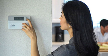 Vì sao khách sạn thường để nhiệt độ điều hòa rất lạnh?