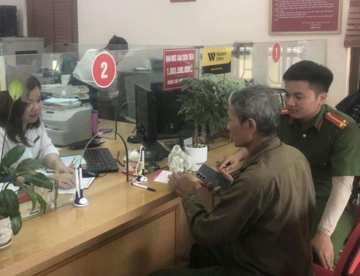 Ông N. rút hết tiền tiết kiệm ở ngân hàng Agribank, nhân viên và công an ngăn lại ngay