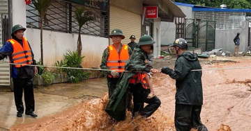 Thủ tướng: Tập trung tìm kiếm người mất tích do lũ quét, sạt lở đất ở Điện Biên