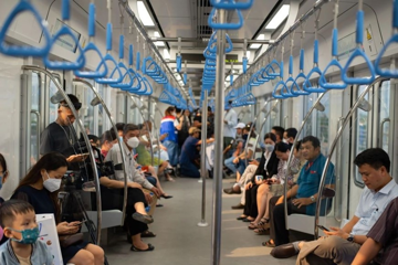 Từ hôm nay, hành khách được mang xe đạp gấp lên tàu metro tuyến Bến Thành - Suối Tiên