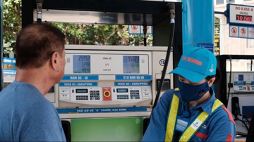 Xăng E10 ngày đầu mở bán: Cửa hàng tiêu thụ gần 1.000 lít trong một buổi