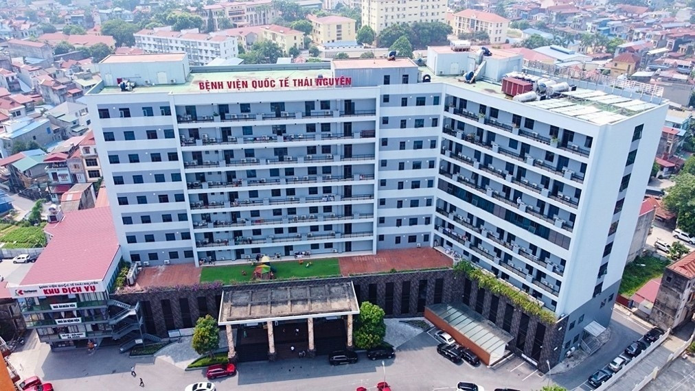 Chuỗi bệnh viện <a style='text-decoration: none;' href='/TNH'>TNH</a> lỗ bán niên kỷ lục sau 10 năm, cổ phiếu chia đôi trên sàn HoSE